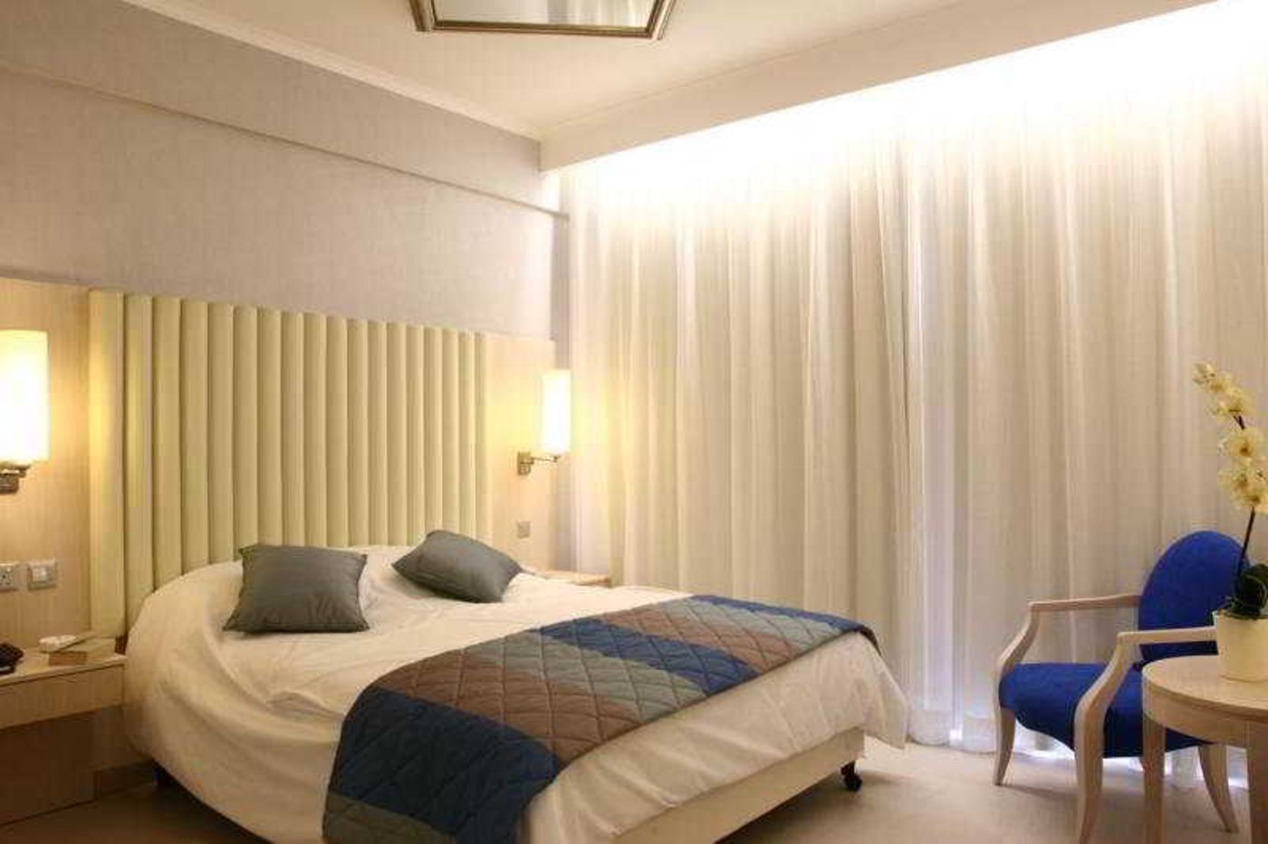 Tsokkos-Vrissiana-Beach-Hotel-Room-18