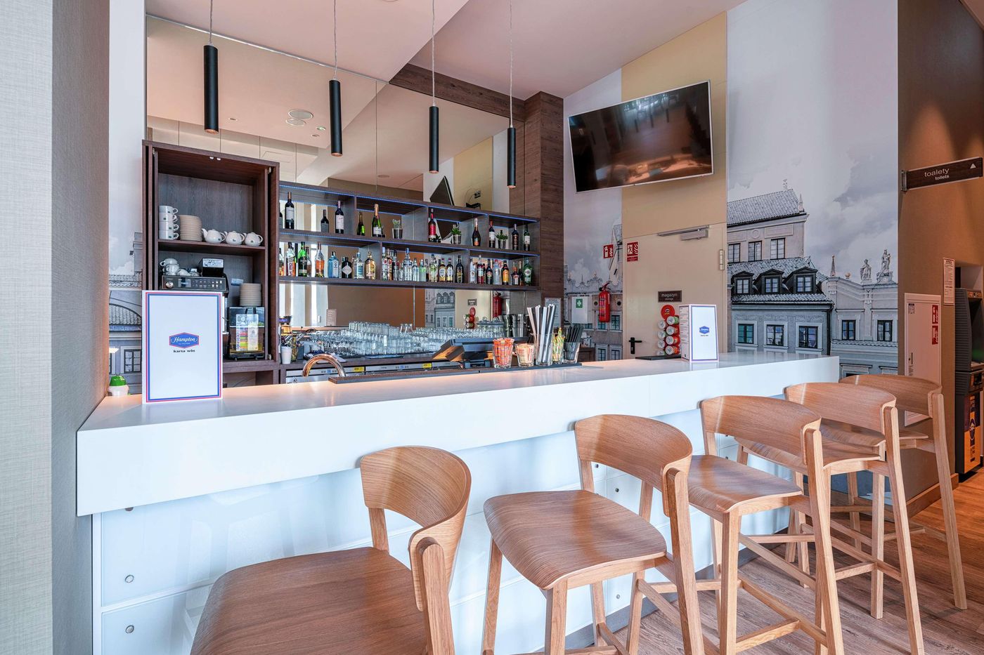 Hampton-by-Hilton-Warsaw-Mokotow-Room-10