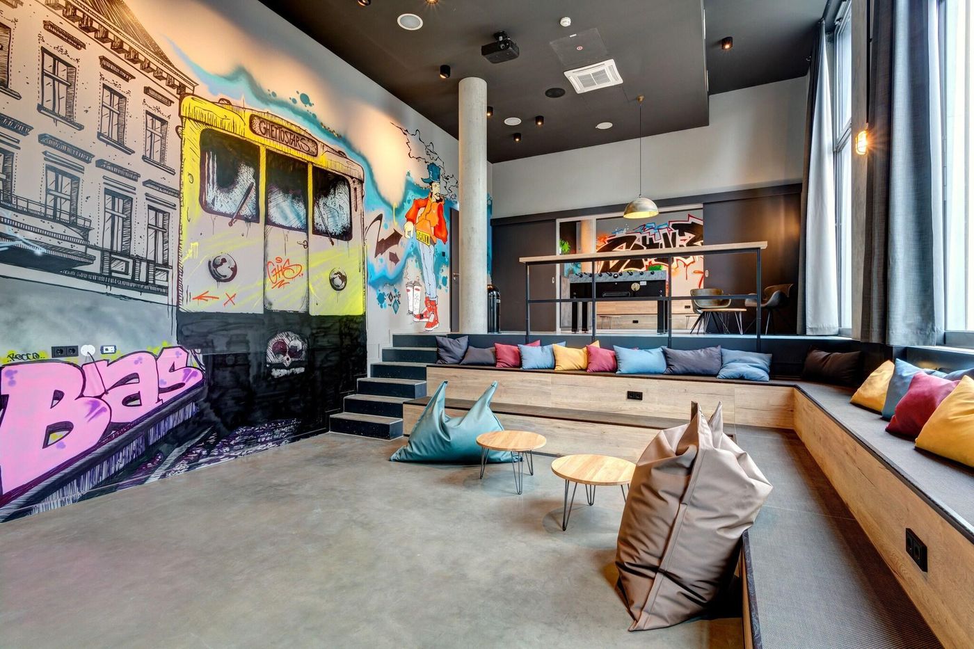 Schulz-Hotel-Berlin-Wall-At-The-East-Side-Gallery-Conferences-16