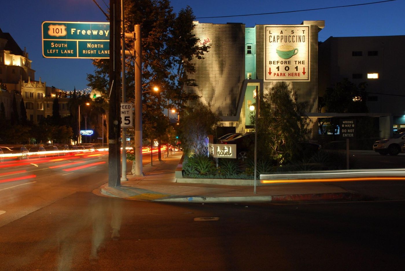 Best-Western-Plus-Hollywood-Hills-General-view-62