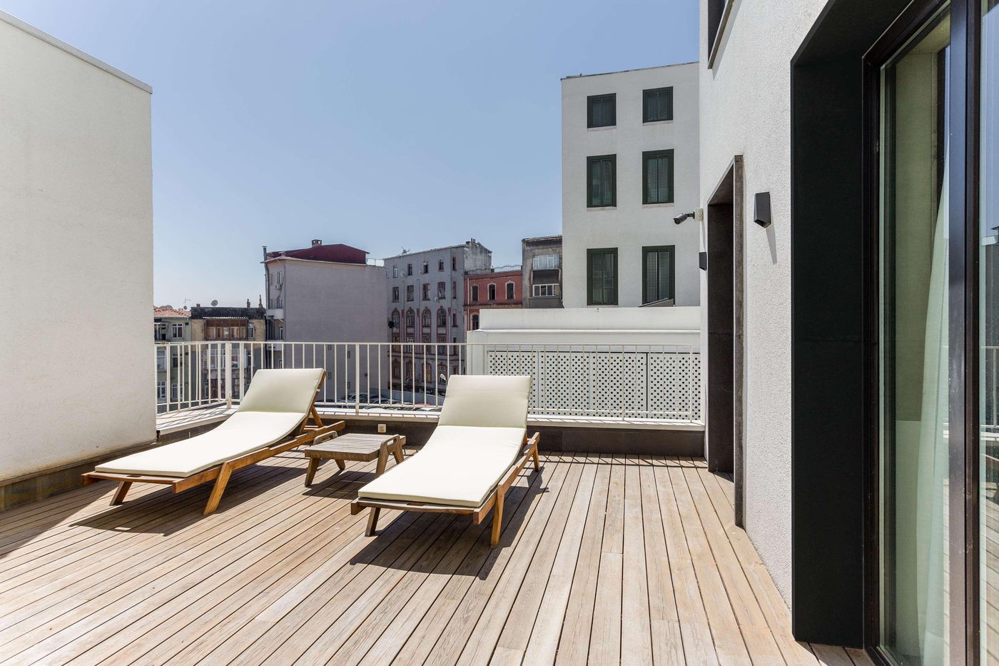 Room-Mate-Emir-Room-88