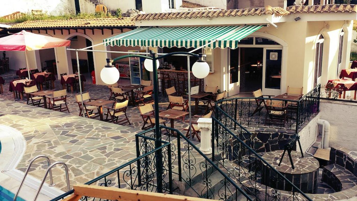 Corifo-Village-Restaurant-10