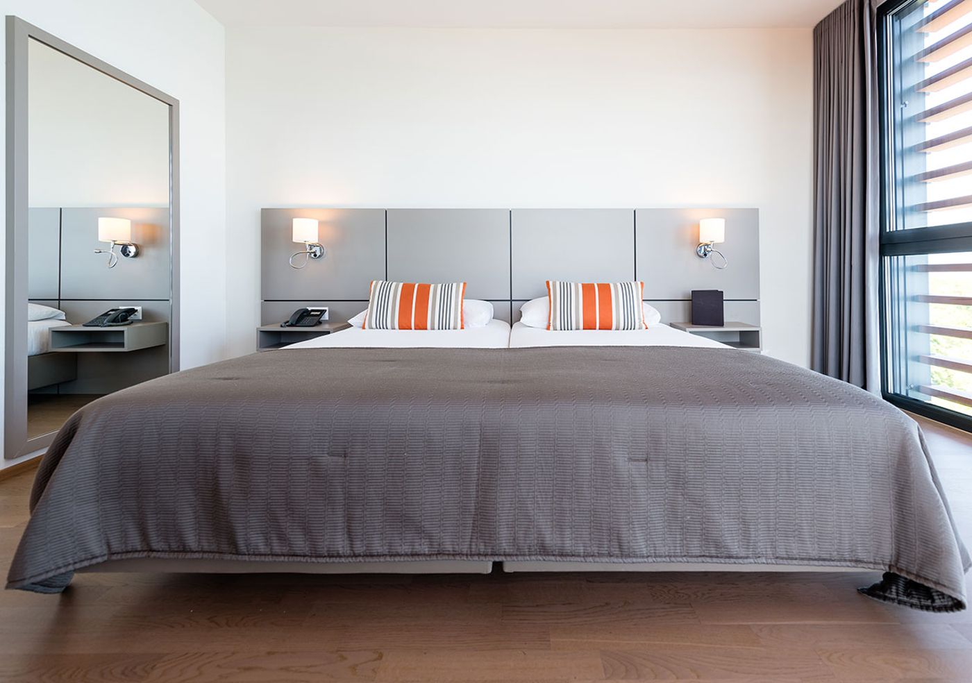 Lake-Geneva-Hotel-Room-18