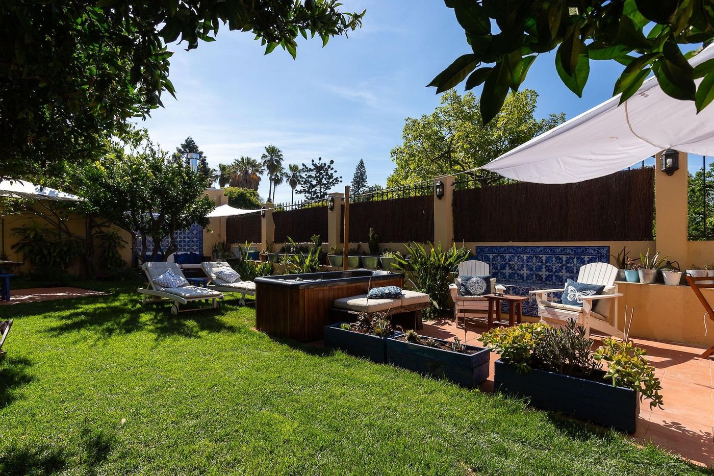 Geronimo-Guest-House-Bel-m-General-view-47