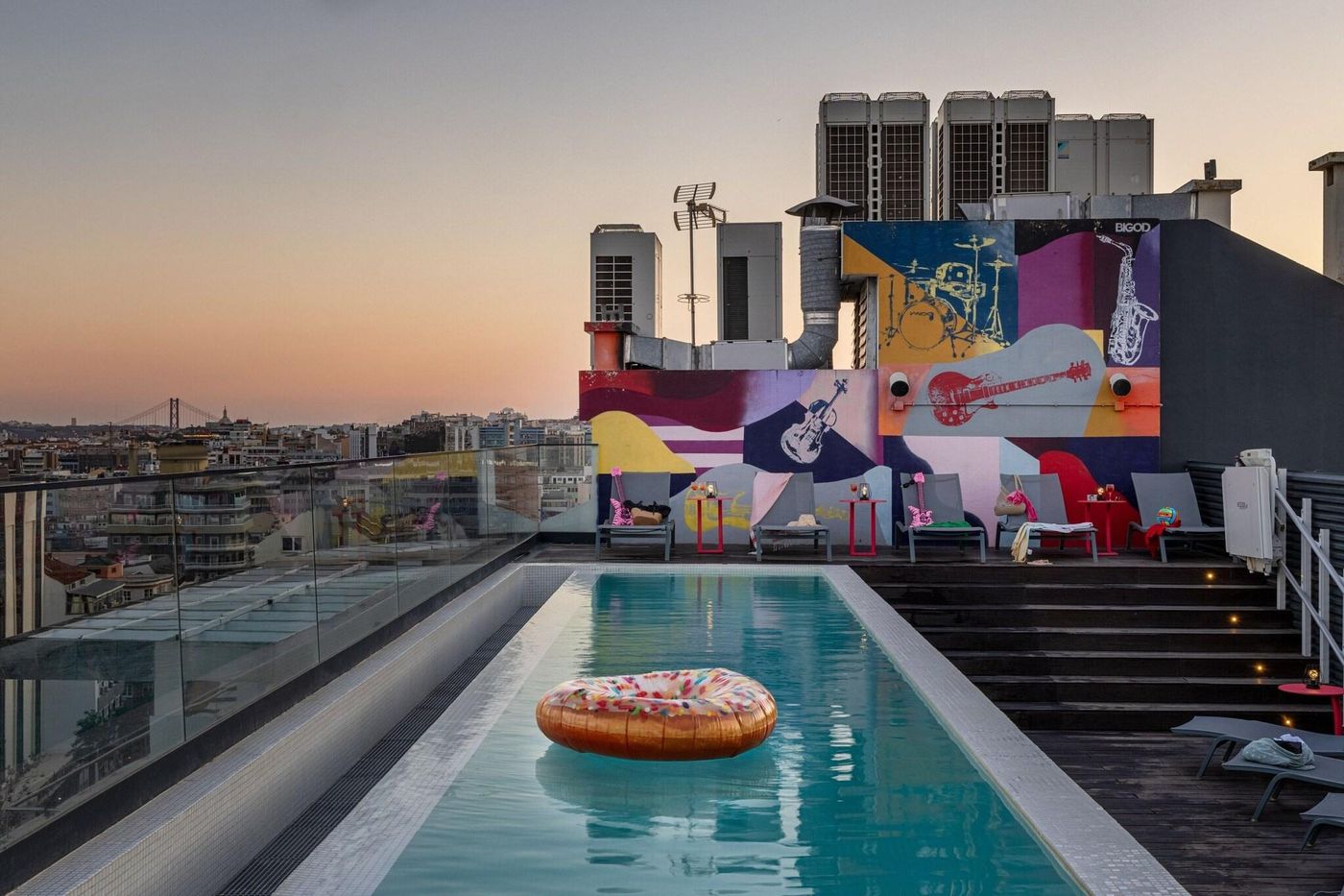 Moxy-Lisbon-City-Pool-3