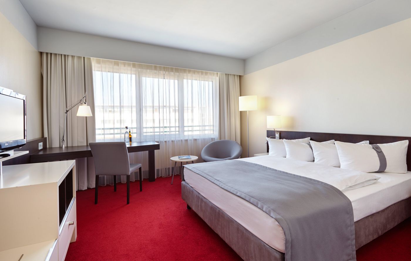 Holiday-Inn-Berlin-Airport-Conference-Center-Room-33
