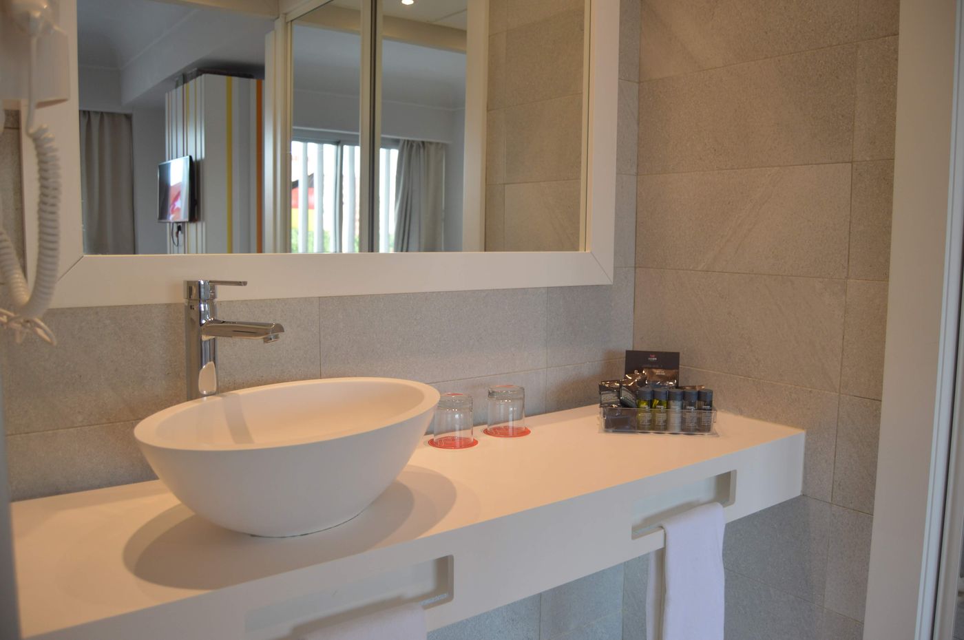 Weare-Chamartin-Room-48