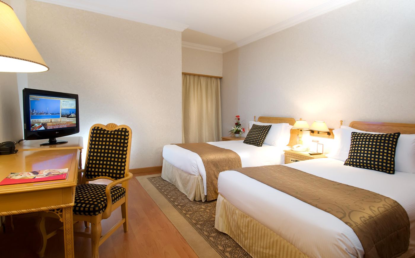 Millennium-Plaza-Downtown-Hotel-Room-21