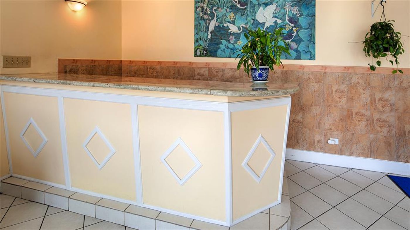 Bay-View-Suites-Paradise-Island-Lobby-21