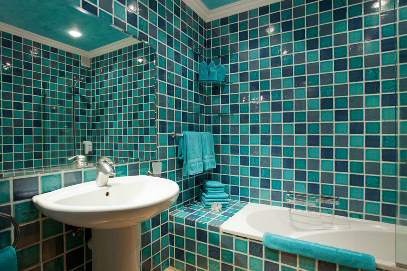 Regency-Country-Club-Room-34