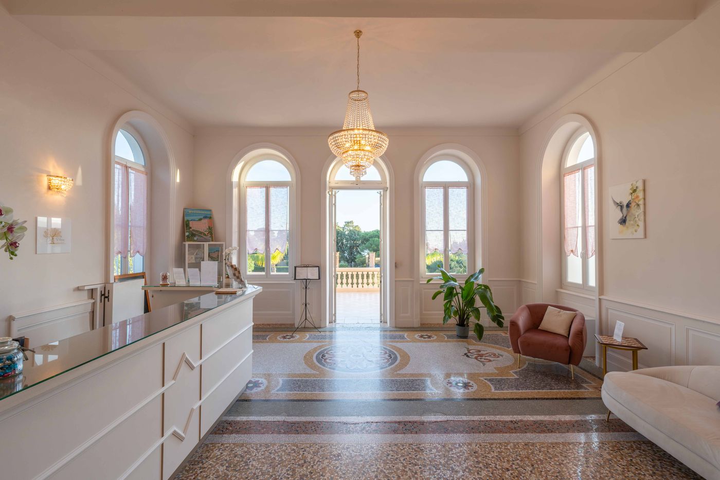 Hotel-L-Orangeraie-Lobby-51