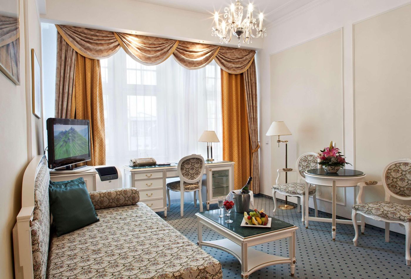 Ambassador-Zlat-----Husa-Room-19