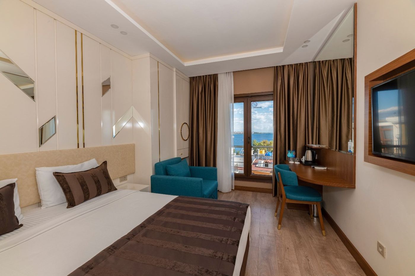 The-Byzantium-Hotel---Suites-Room-7