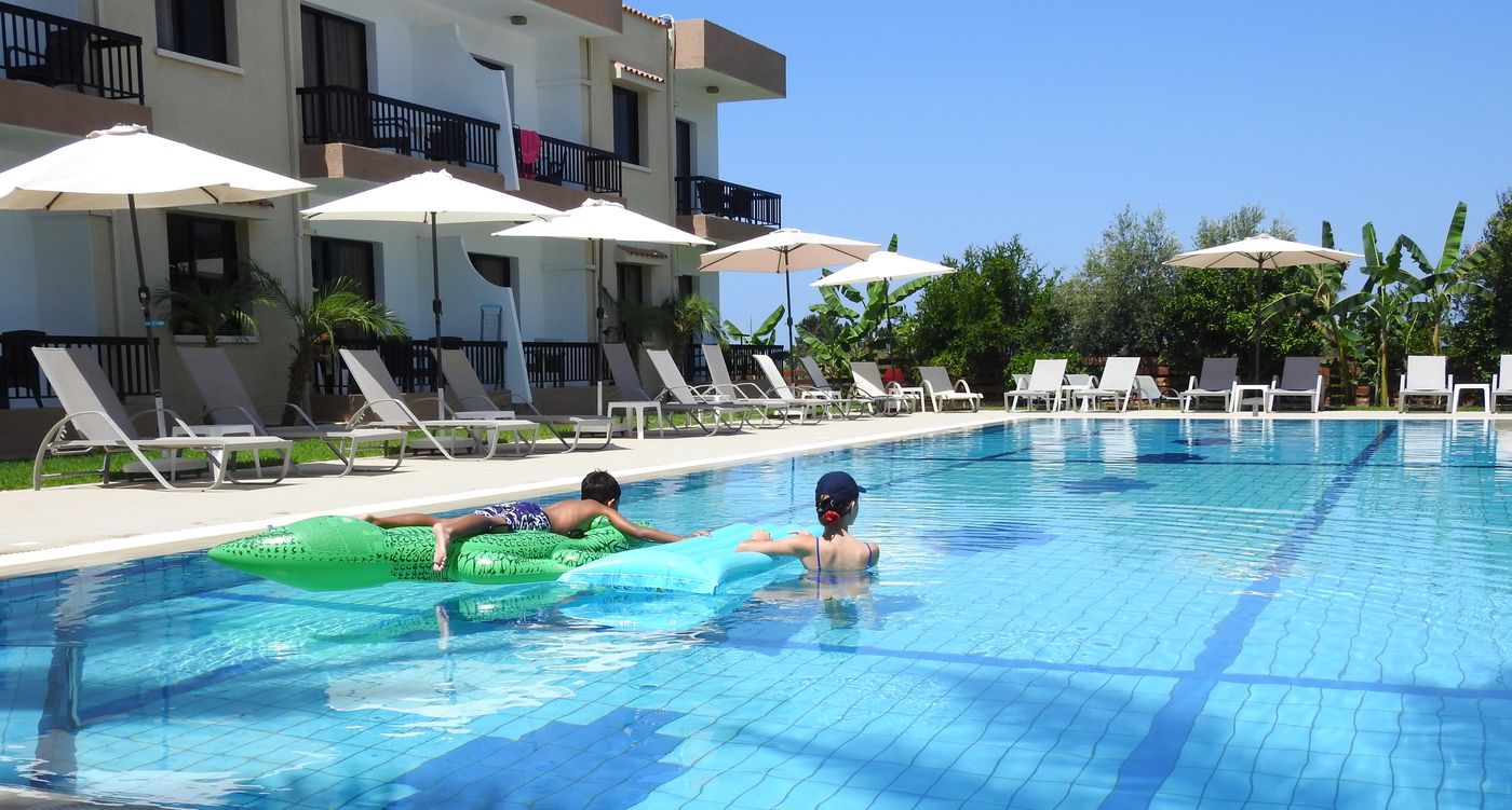 Anna-Hotel-Apartments-Pool-11