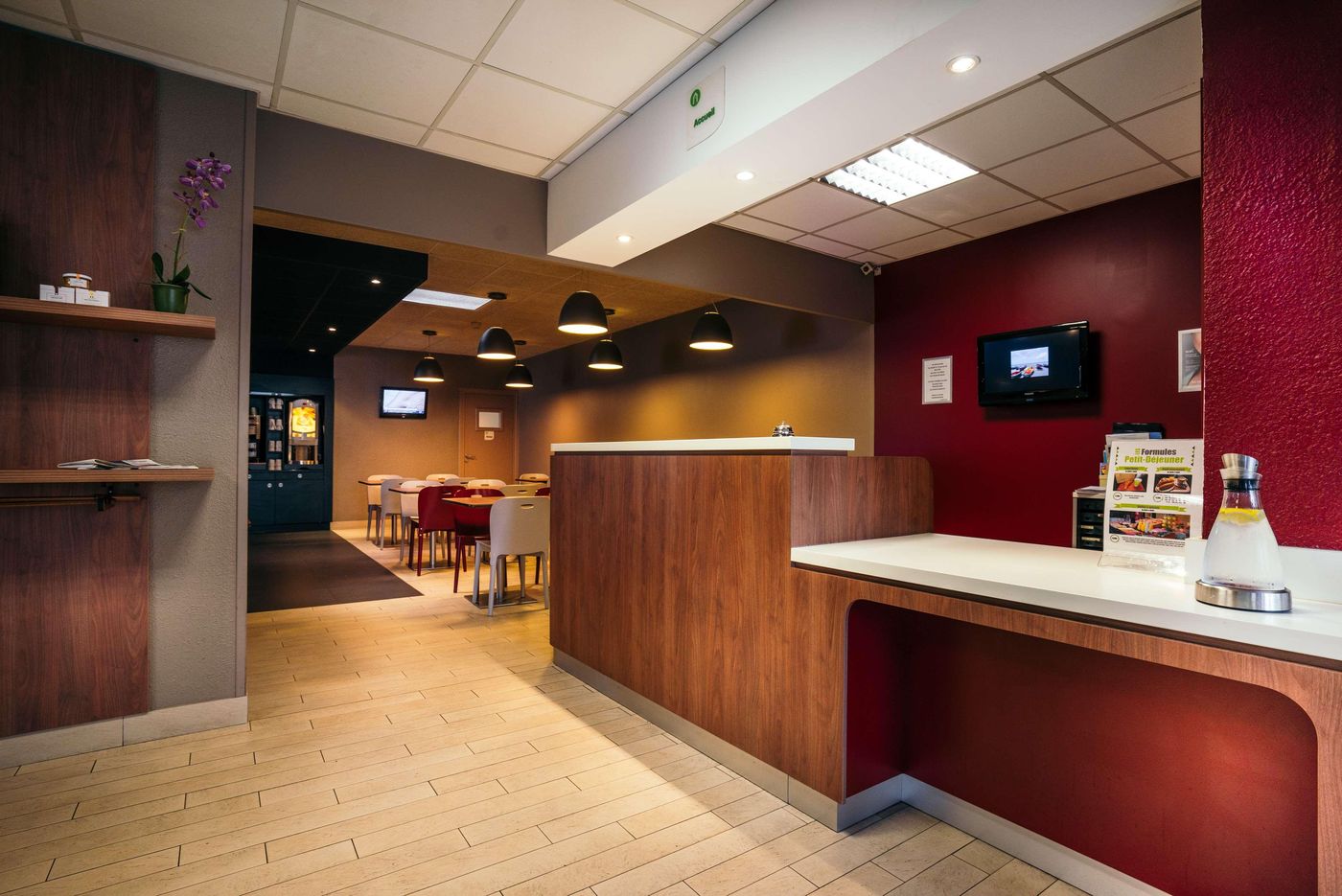 Campanile-Creteil-Centre-Lobby-5