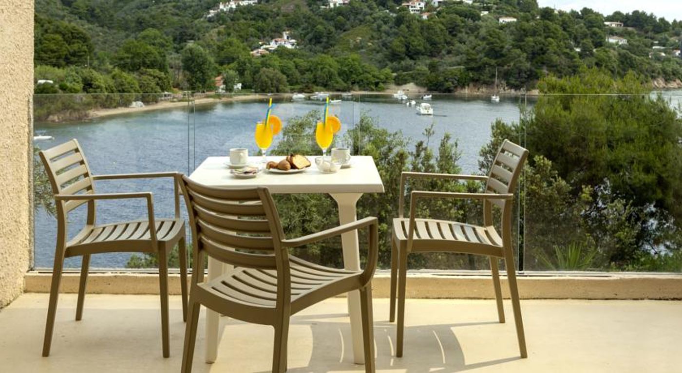 Cape Kanapitsa Hotel & Suites