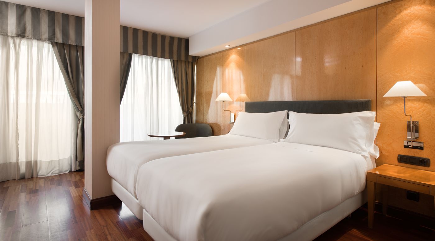 NH-Paseo-de-la-Habana-Room-35