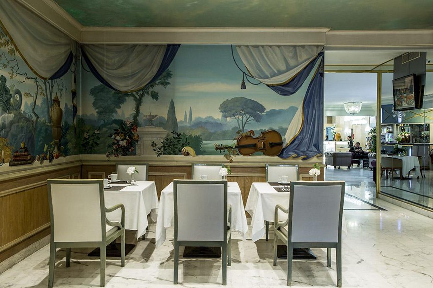 Royal-Garden-Champs-Elysees-Bar-49