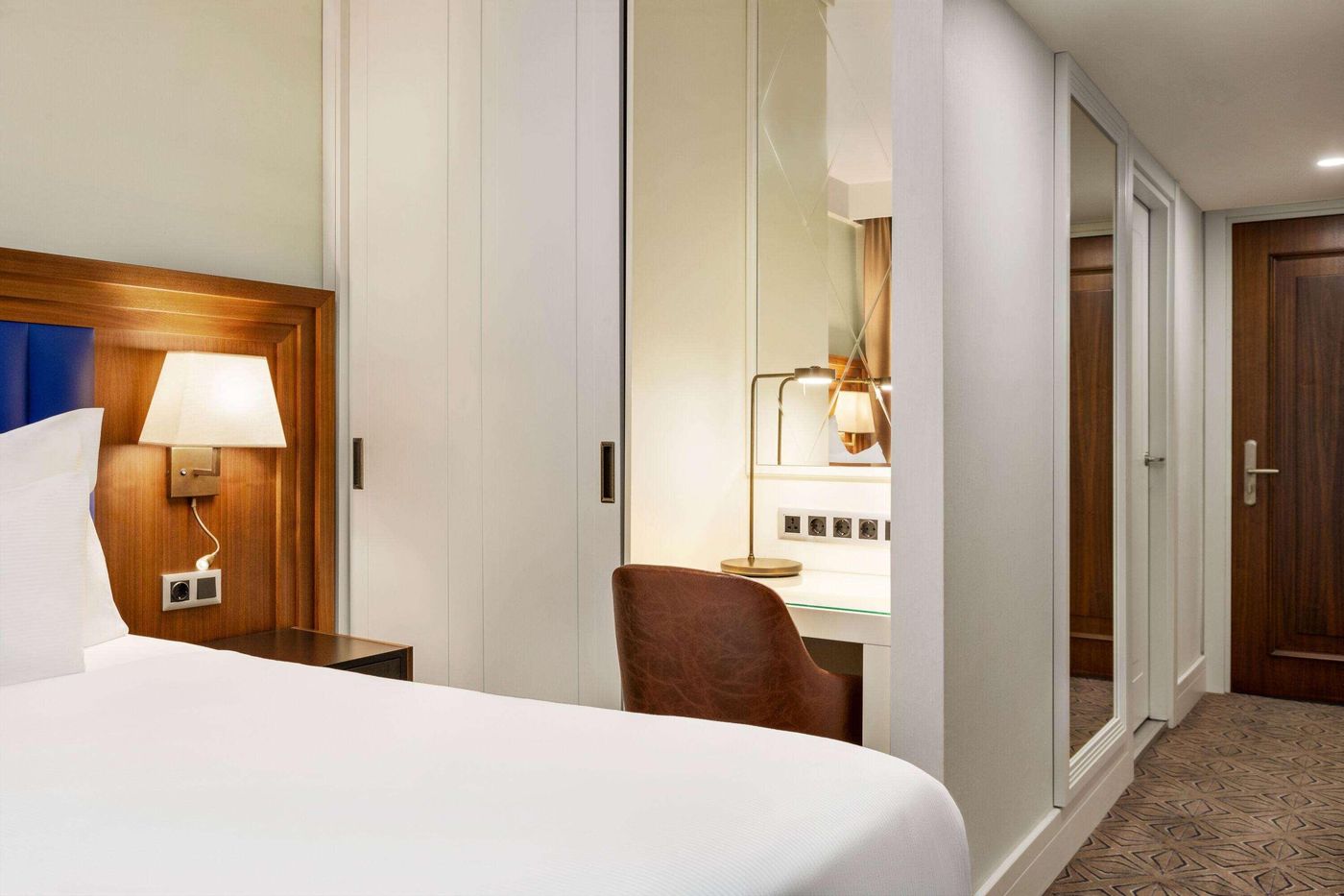 Ramada-Plaza-By-Wyndham-Istanbul-Sultanahmet-Room-29