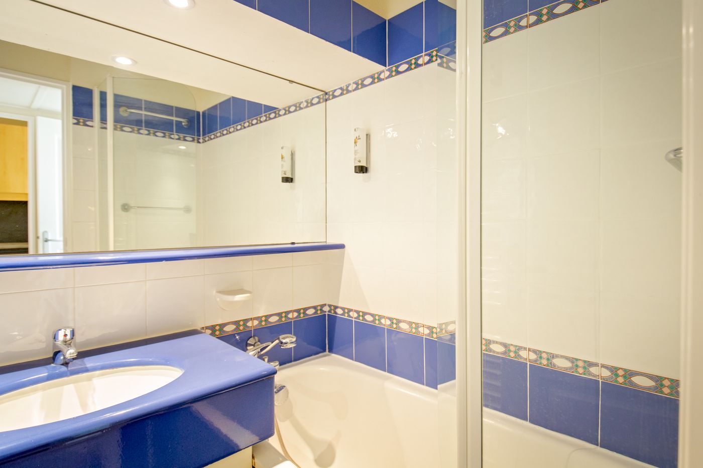 SOWELL-Family-Port-Grimaud-Room-17