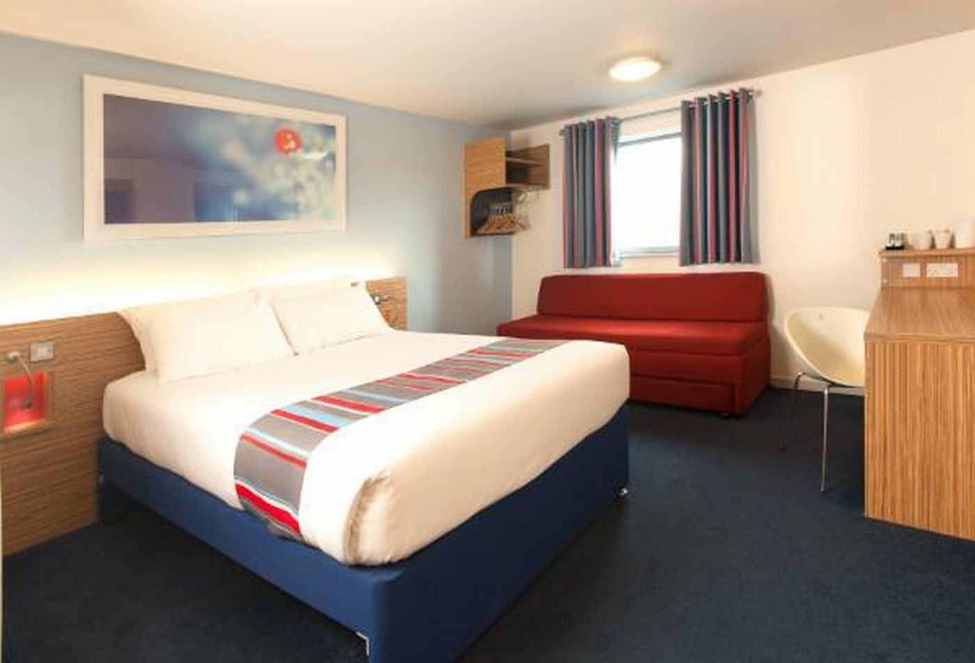 Travelodge Manchester Salford Quays-United Kingdom-MANCHESTER-Room-8