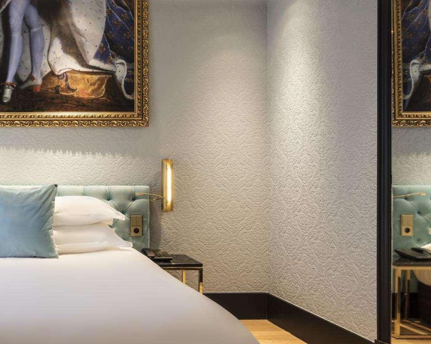 Hotel-Eiffel-Petit-Louvre-Room-34