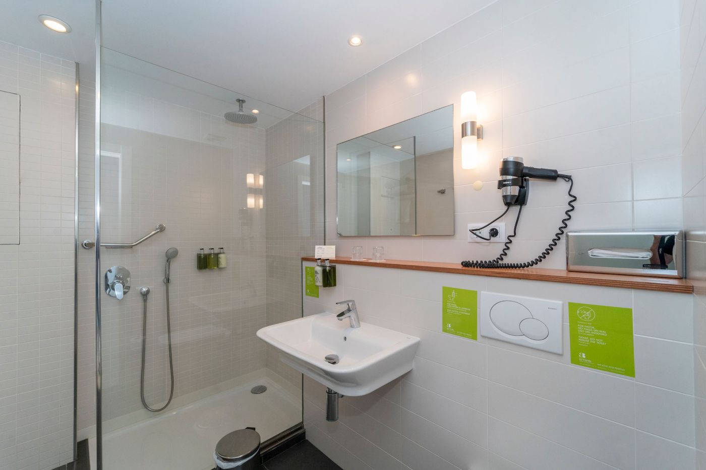 Artiem-Carlos-III-Room-30