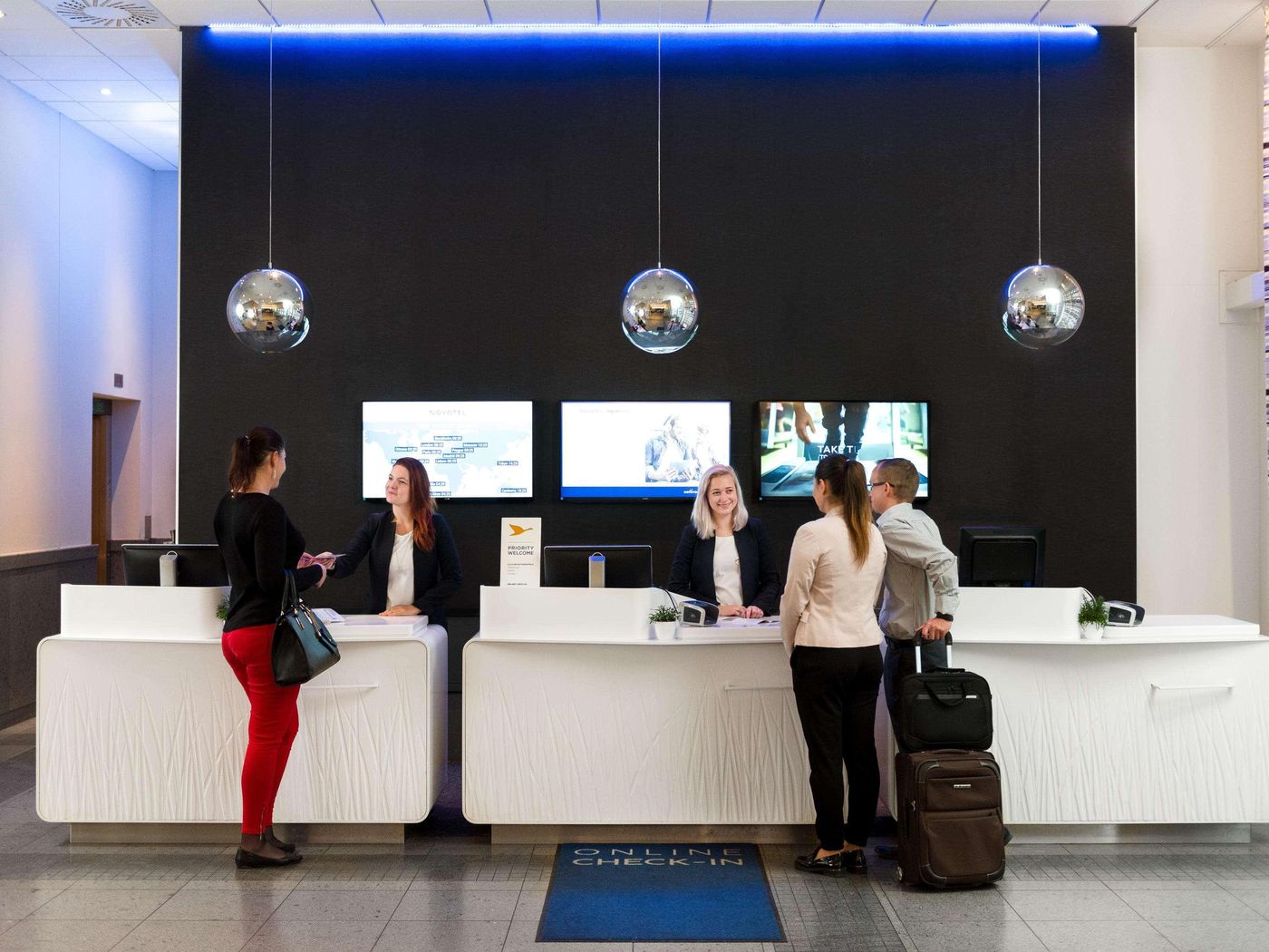 Novotel-Wenceslas-Square-Lobby-10