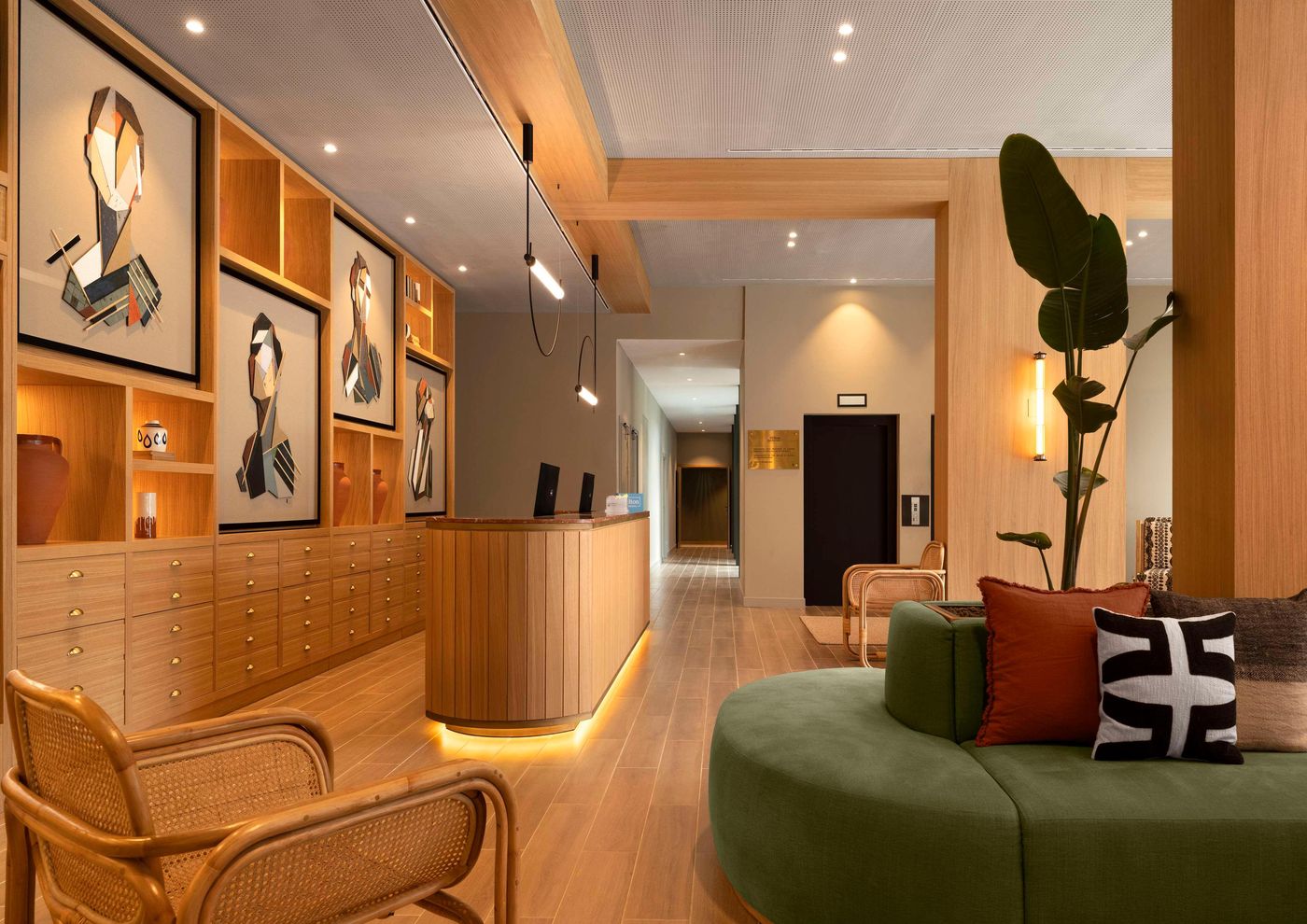 Hilton-Garden-Inn-Evora-Lobby-1