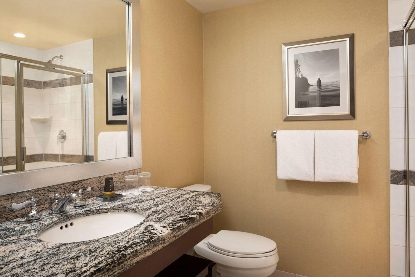 Vancouver-Marriott-Pinnacle-Downtown-Room-44