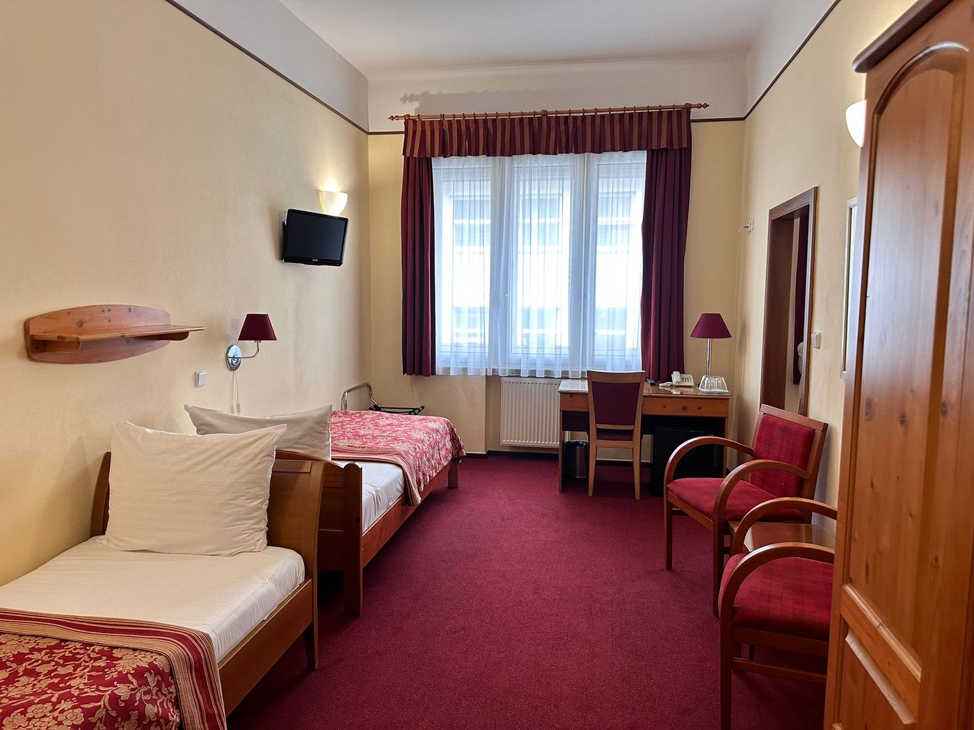 Cloister-Inn-Room-15