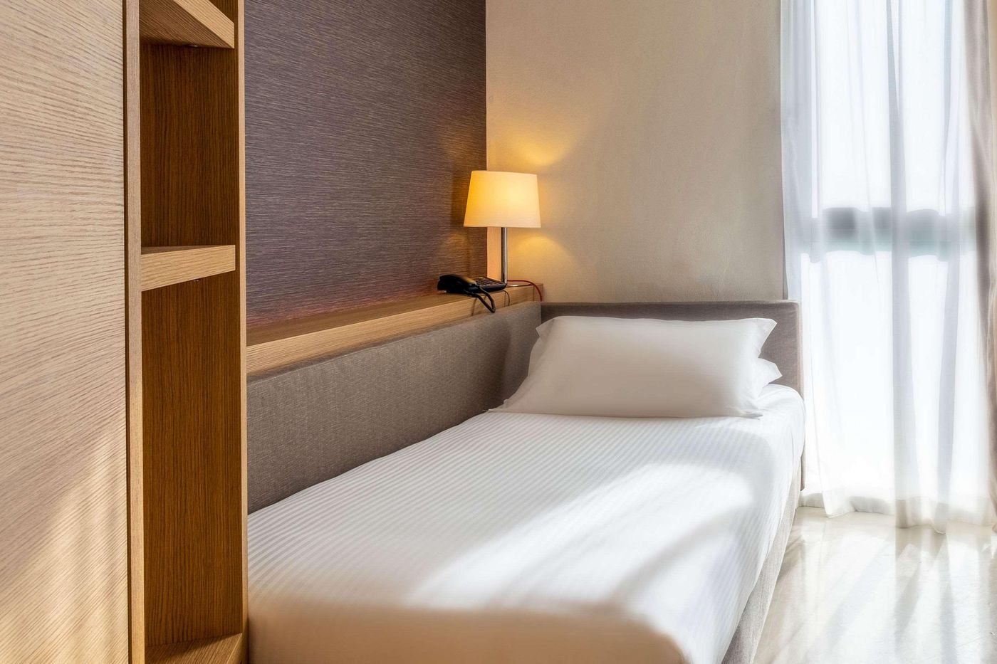 Quality Hotel San Martino-Italy-Garbagnate Monastero-Room-9