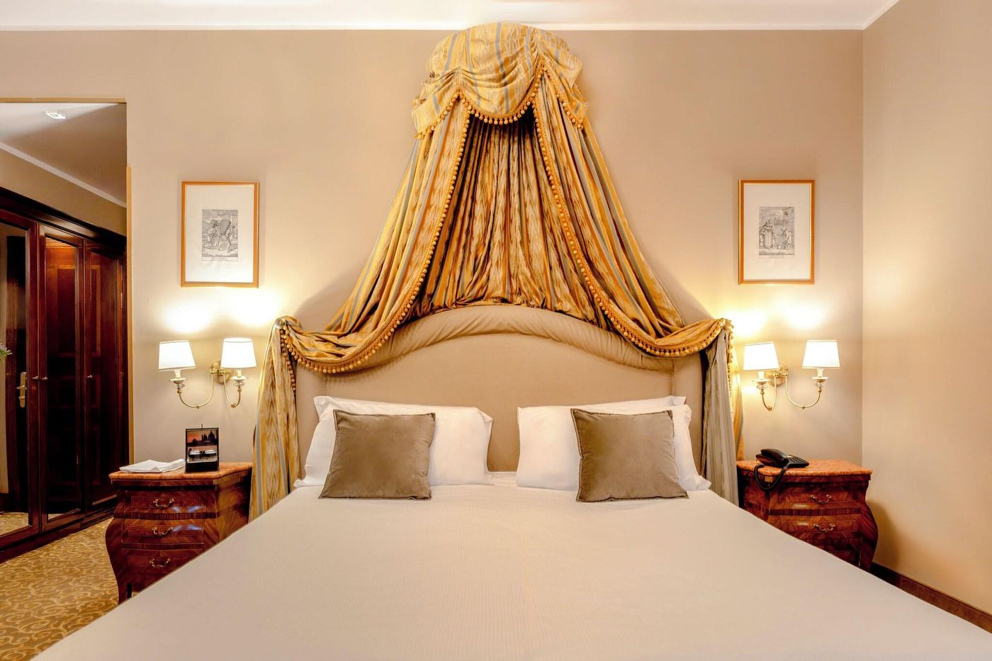 Al-Ponte-Dei-Sospiri-Junior-Suites-Room-3