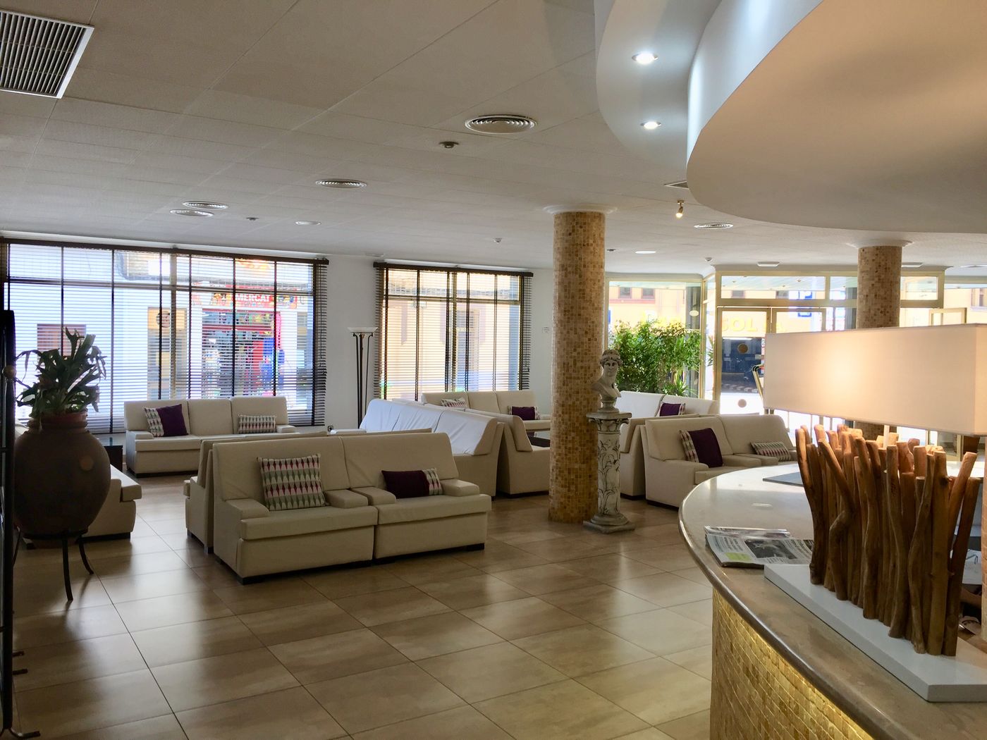 Miami-Park-Aparthotel-Lobby-40