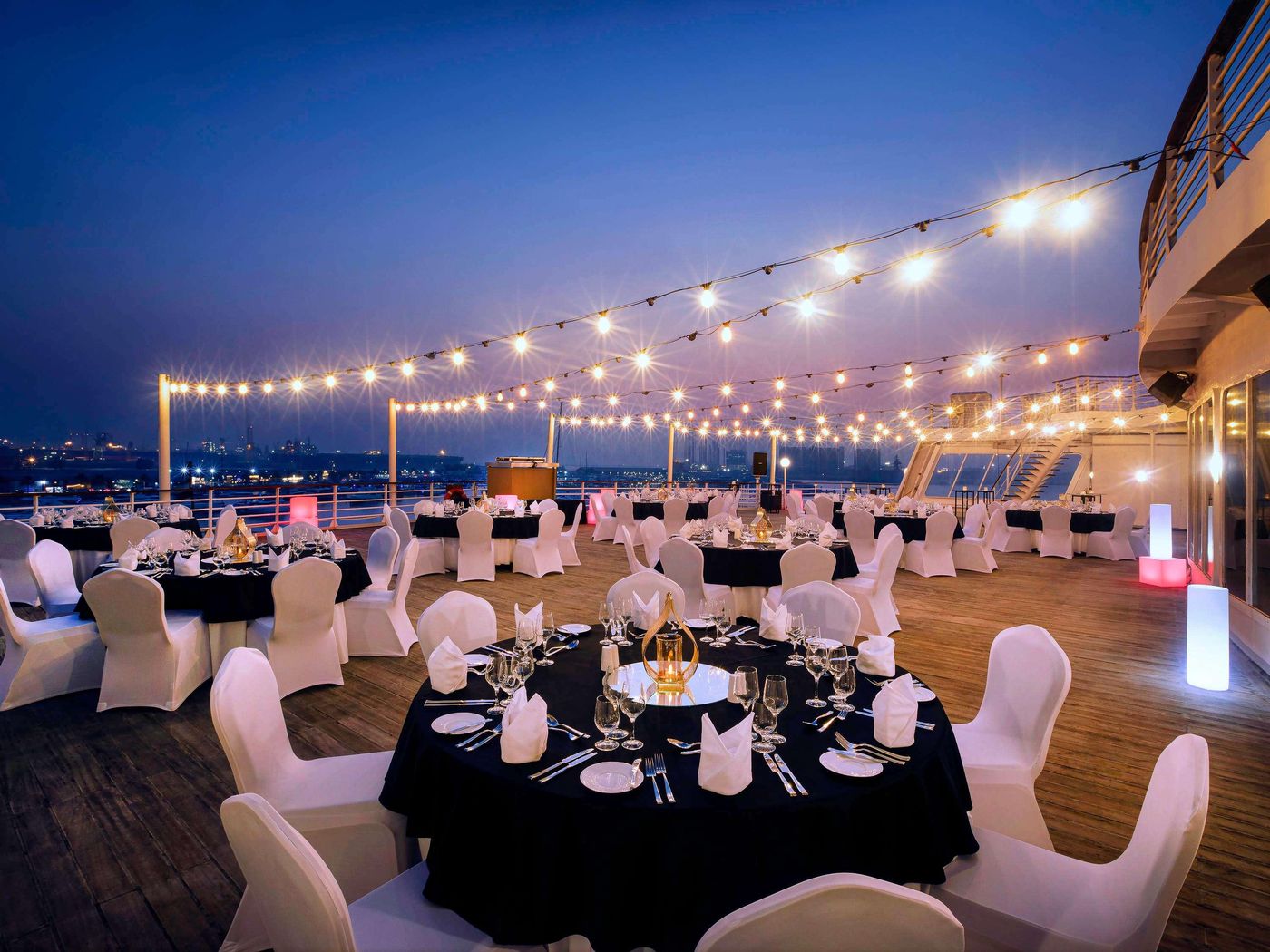 Queen-Elizabeth-2-Hotel-Conferences-9