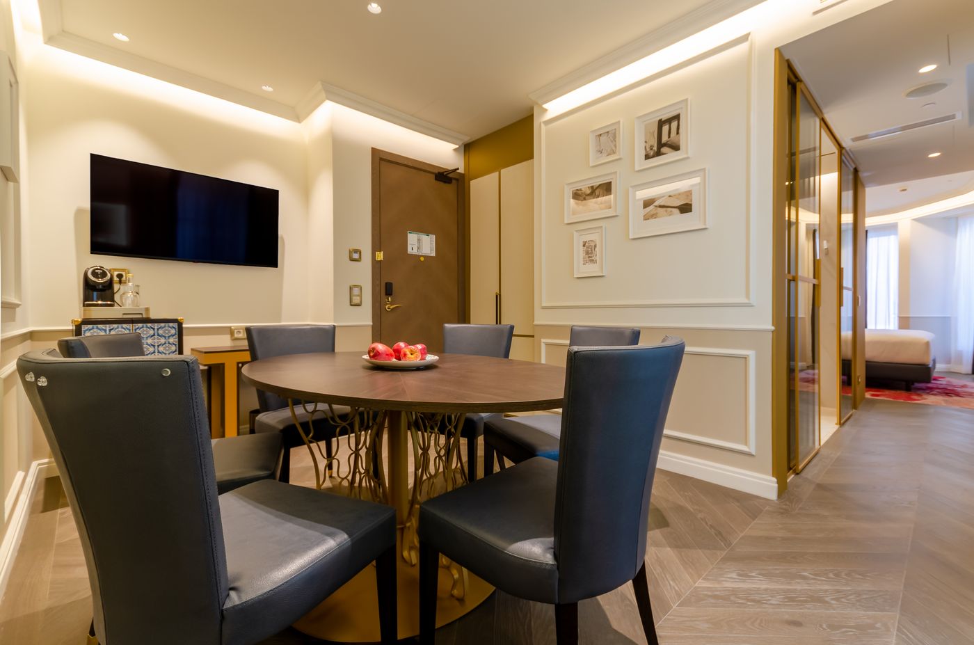 The-Emerald-House-Lisbon--Curio-Collection-by-Hilt-Room-62