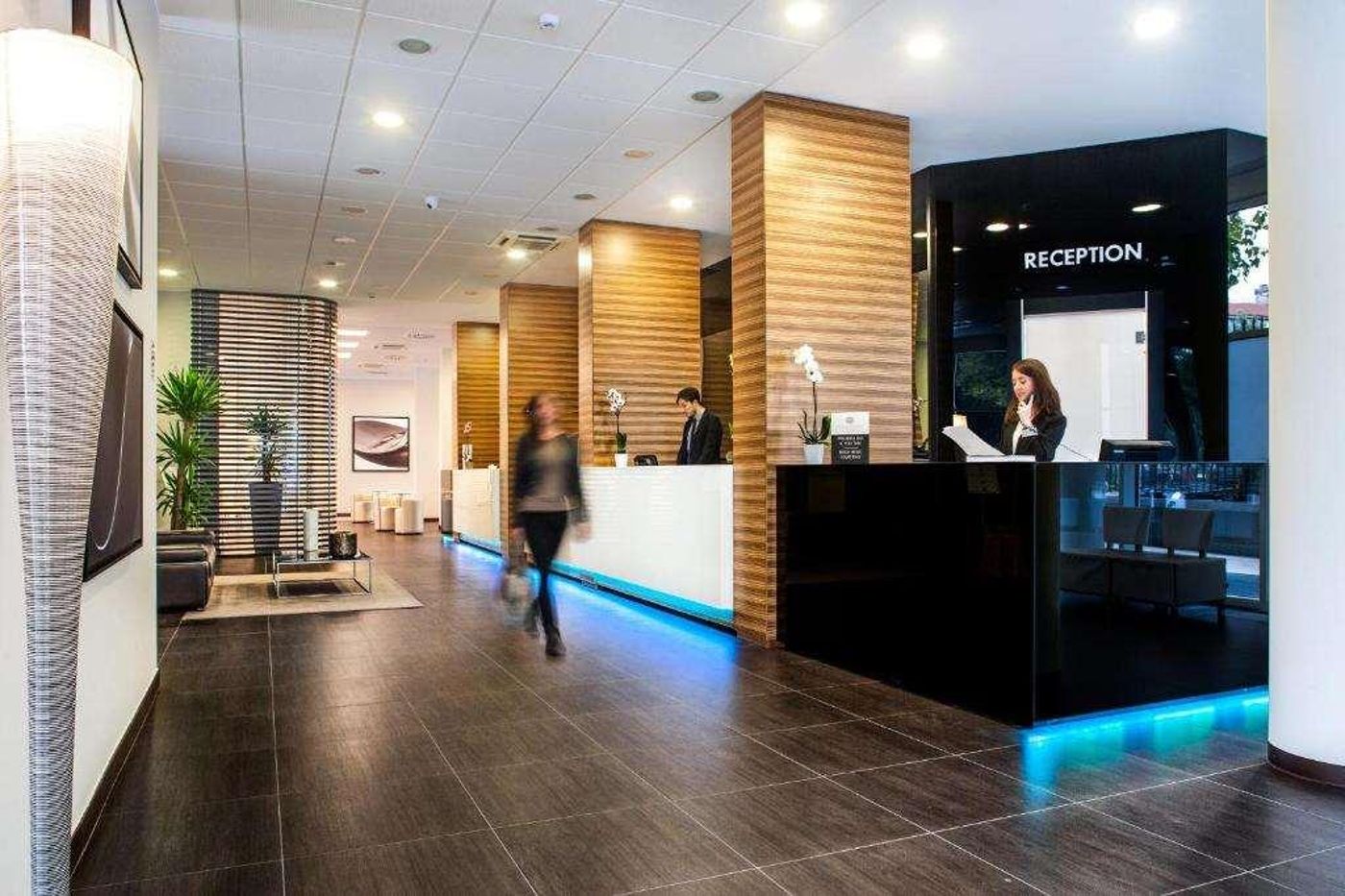 Hotel-Degli-Arcimboldi-Lobby-12