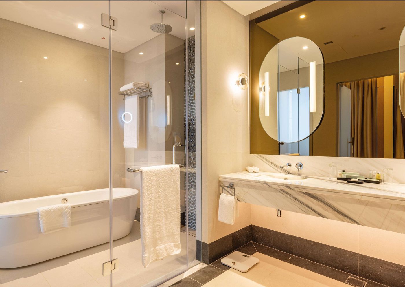 Embassy-Suites-By-Hilton-Doha-Old-Town-Room-21