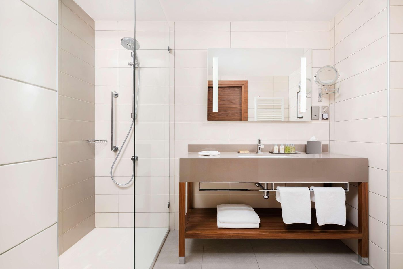 DoubleTree-by-Hilton-Krakow-Hotel---Convention-Cen-General-view-42