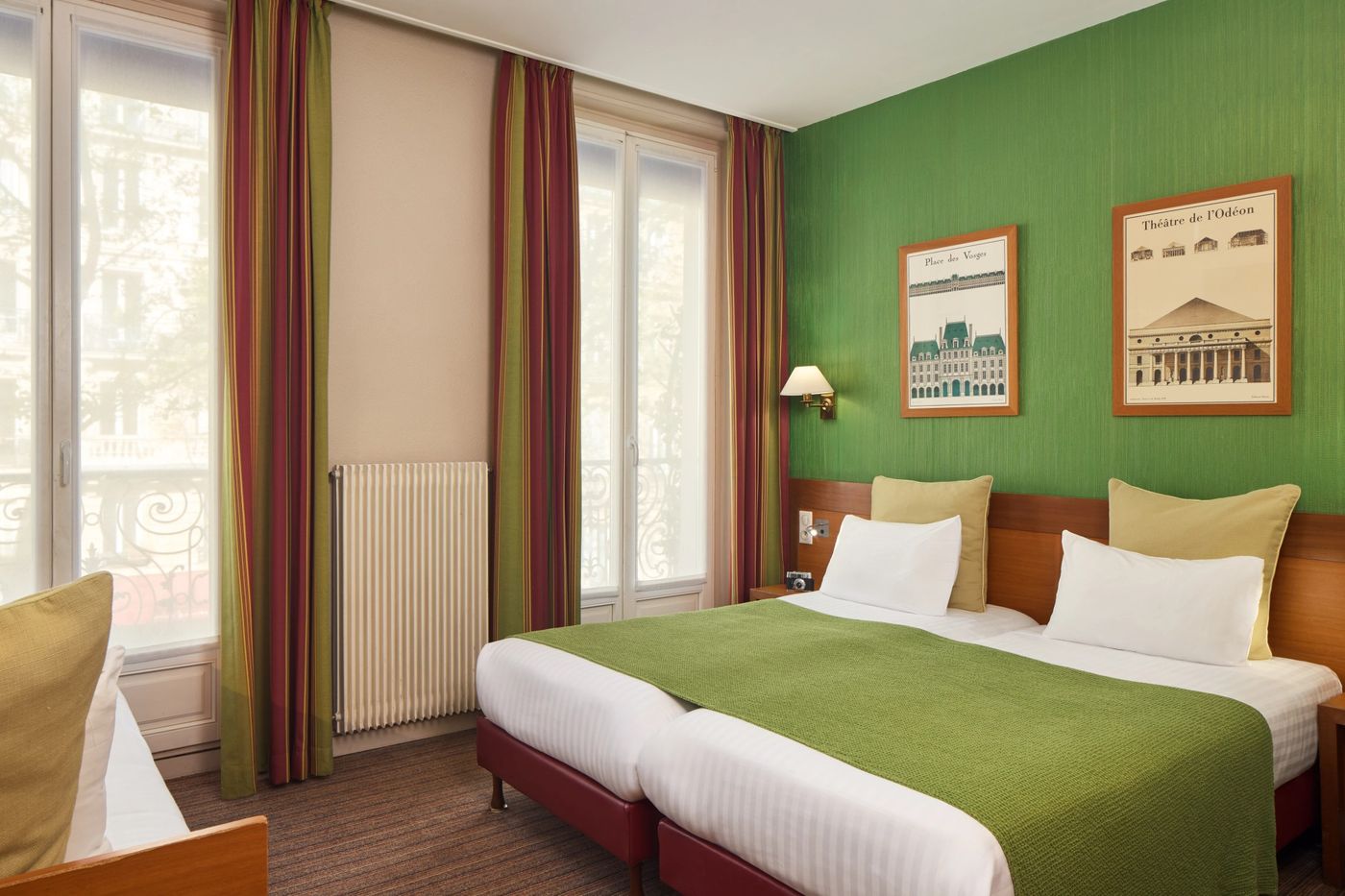 Best-Western-Tour-Eiffel-Invalides-Room-7