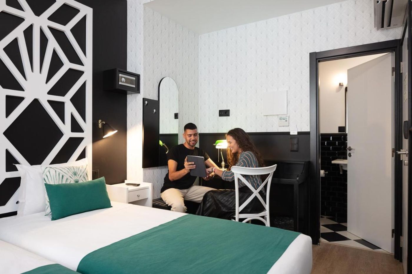 The Twenties 20-Portugal-Lisboa-Room-10