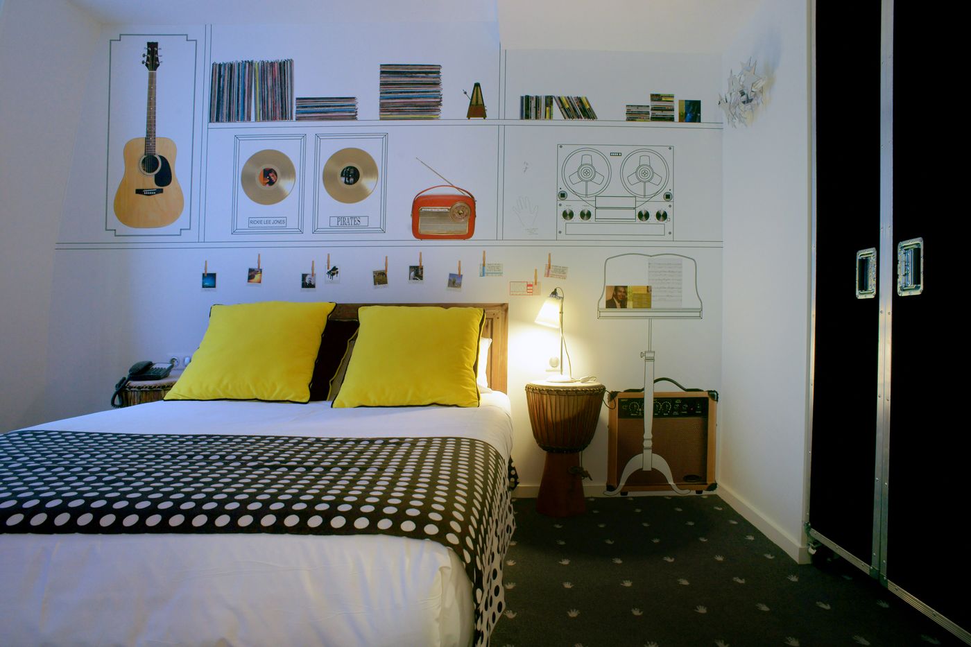 Hotel-du-Triangle-dOr-Room-1