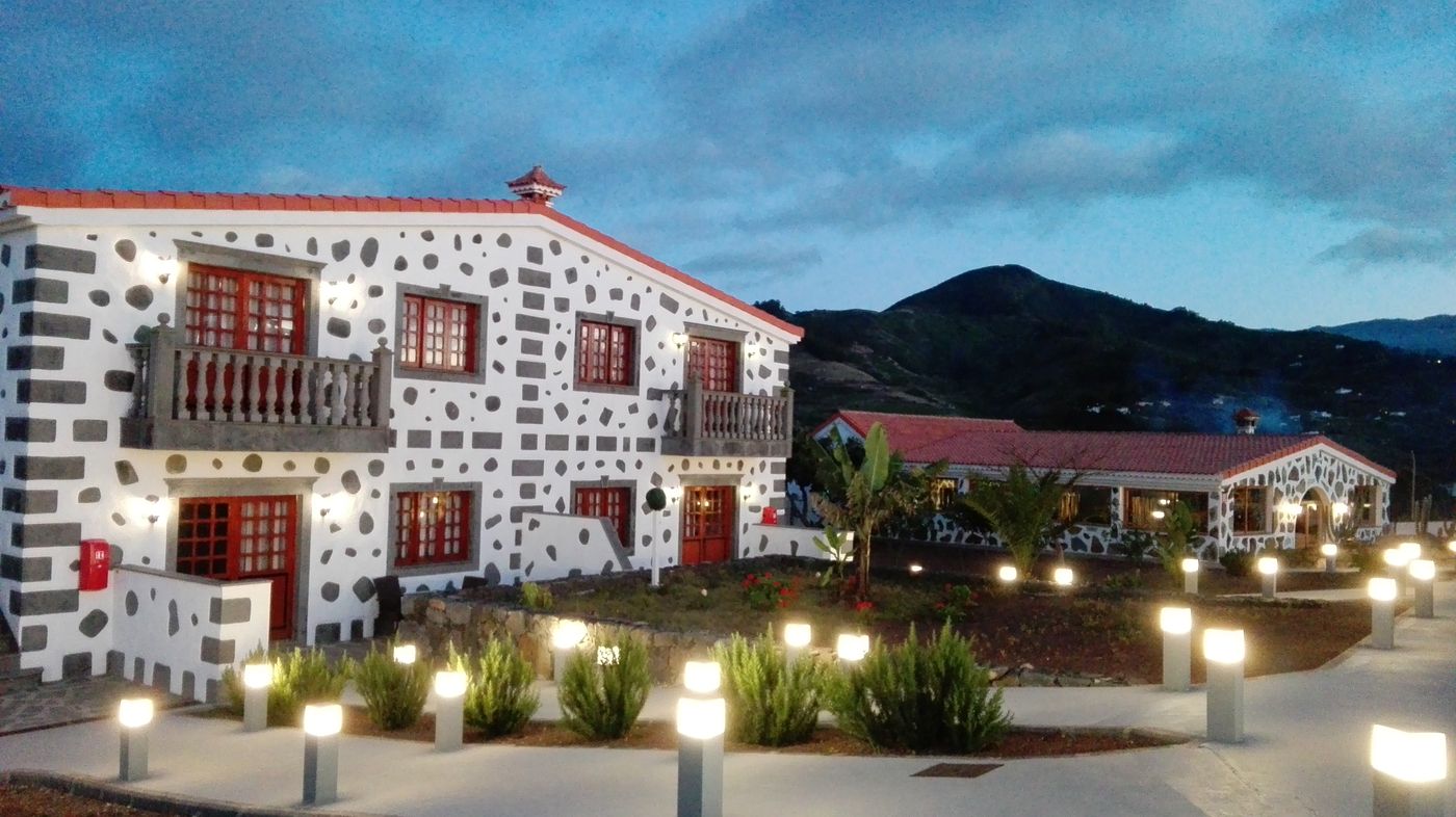 Melva-suite-hotel-Restaurant-4