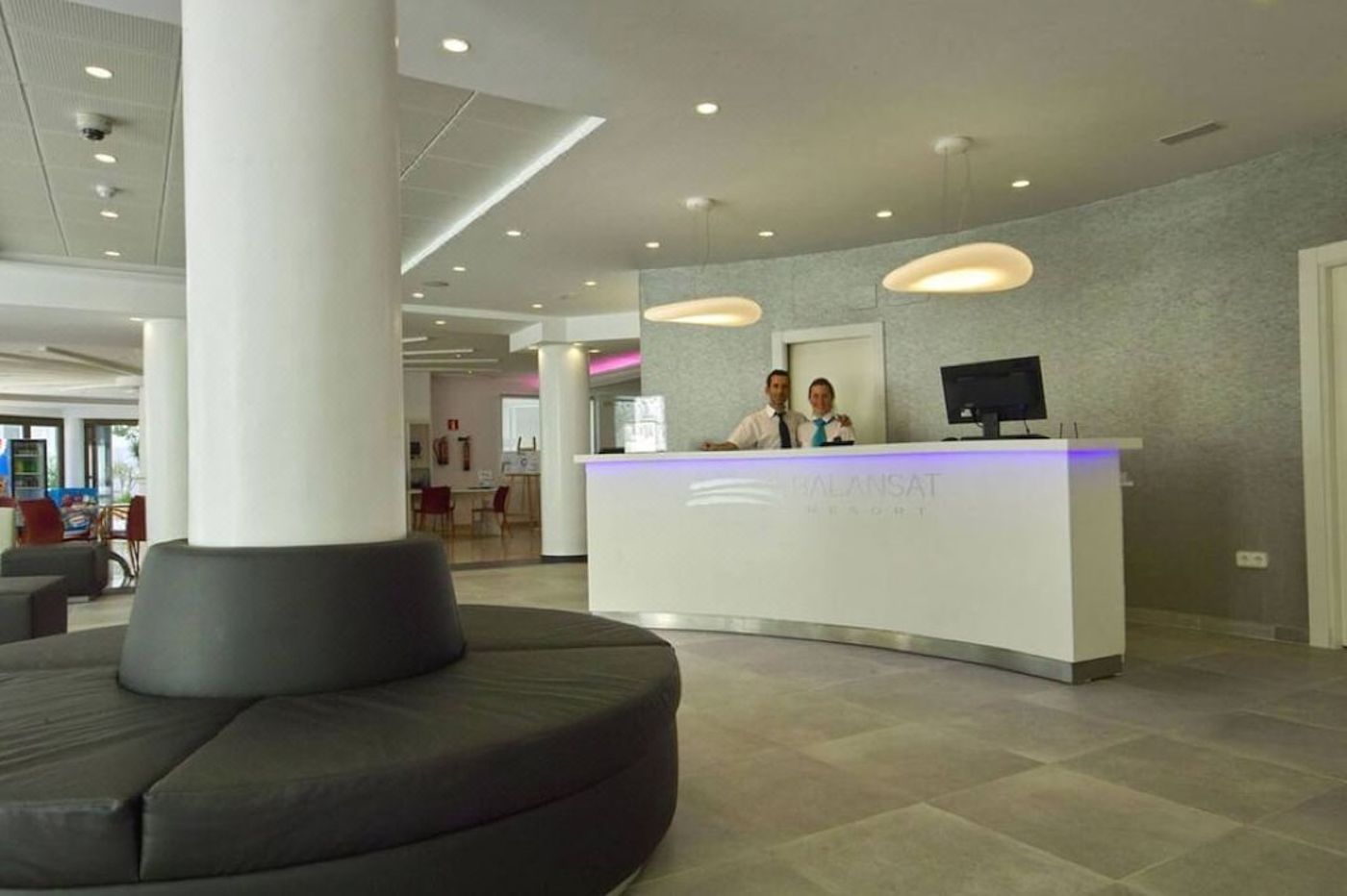 Balansat-Resort-Apartamentos-Lobby-38