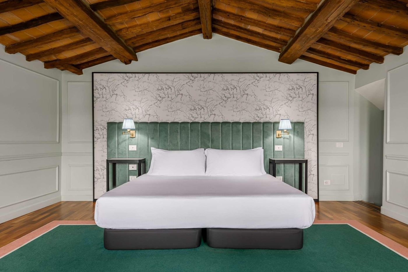 Room-Mate-Isabella-Room-35