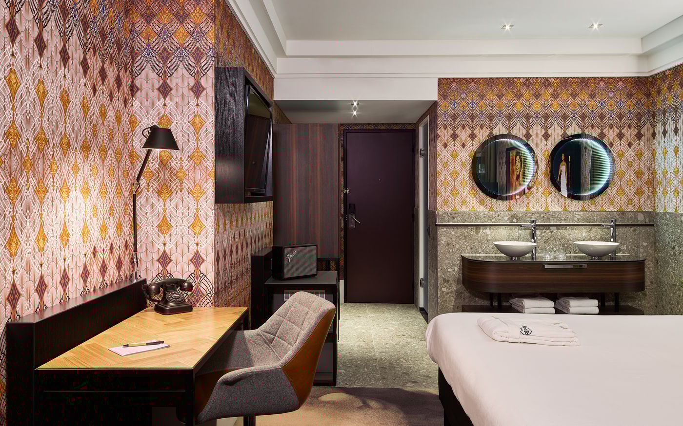 Clayton-Hotel-Amsterdam-American-Room-11