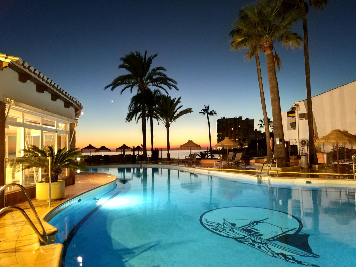 Macdonald-Dona-Lola-Restaurant-5