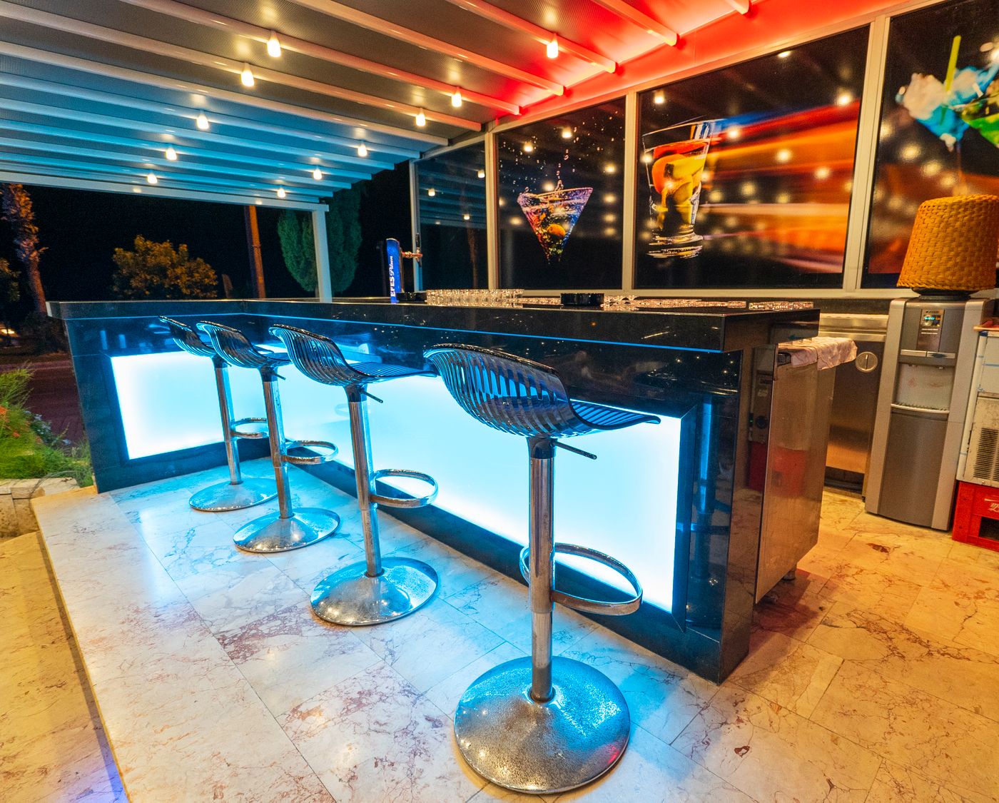 Kleopatra-Celine-Bar-23