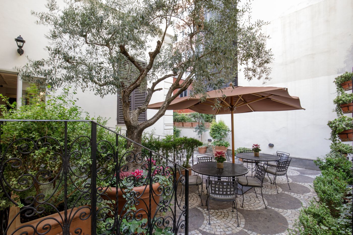 Royal-Court-General-view-63