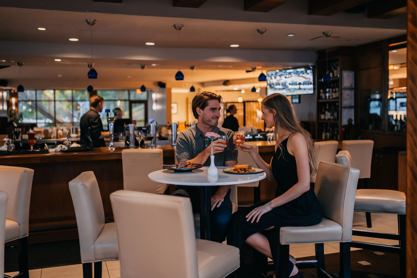 Granville-Island-Hotel-Bar-14